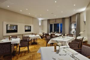 TV a/nebo společenská místnost v ubytování My Suite Leesch - Hotel & Restaurant nahe Büsum - Hunde herzlich willkommen