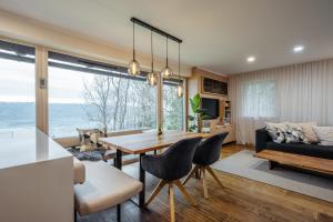 a dining room and living room with a table and chairs at Boutique Chalet - Herke in Eitweg