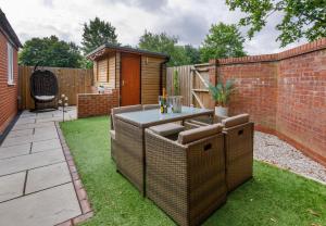 a small garden with a table and chairs on the grass at Hollis House York- 4 bedroom with free parking in Strensall
