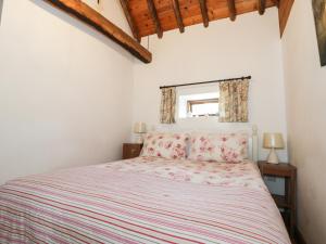 a bedroom with a bed and a window at Bolton Barn in Lenham