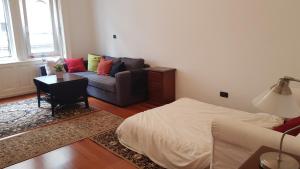 Postel nebo postele na pokoji v ubytování Budapest flat in oktogone for rent
