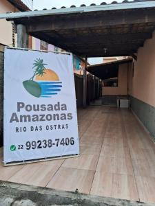リオ・ダス・オストラスにあるPOUSADA AMAZONASのアマゾナスのダス・カサスの看板