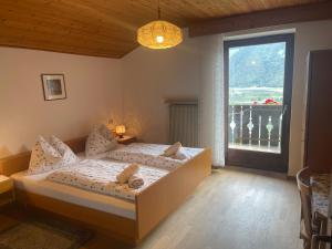 Postel nebo postele na pokoji v ubytování Haus Käfersberg