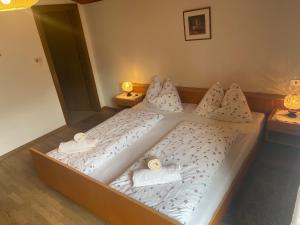 Postel nebo postele na pokoji v ubytování Haus Käfersberg