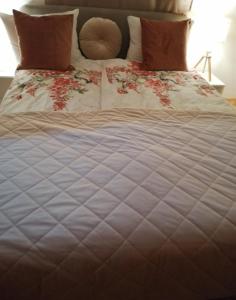 a bed with a white comforter and pillows at Park 1 MARKO FREE PARKING in Vranje