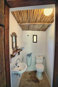 a bathroom with a toilet and a sink at Gabriellas Garden in Palaiokastro