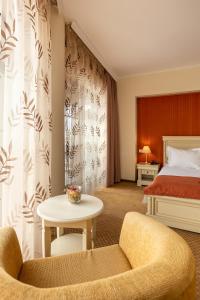 Postel nebo postele na pokoji v ubytování Hotel Hawaii + 37 fotografií