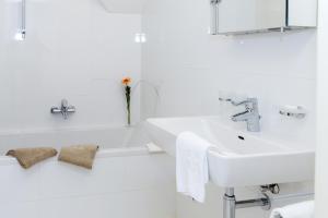 Koupelna v ubytování Moor-Rosl Apartmenthotel + 19 fotografií