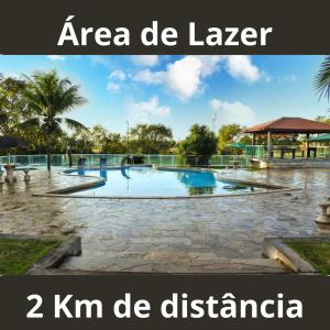 ein großes Schwimmbad in einem Resort mit dem Bereich de lazer km in der Unterkunft Pousada Ma-juli in Olímpia