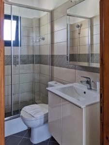 Kúpeľňa v ubytovaní Spacious Holiday House with Shared Pool