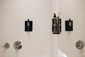 A bathroom at Ibis Styles Figueres Ronda