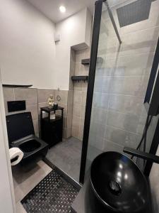 Et badeværelse på Moderne Stilvolle 2-Zimmer Wohnung in Walle