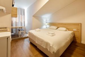 Postel nebo postele na pokoji v ubytování Stabu Sēta Residence