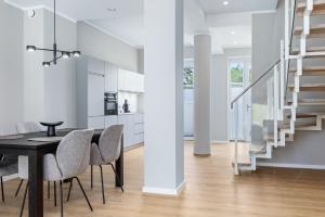 a kitchen and dining room with a table and chairs at Strandresidenzen Binz-Prora Strandresidenzen Binz-Prora V0 2 in Binz