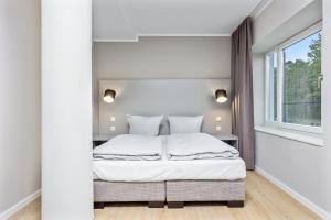 a bedroom with a bed and a window at Strandresidenzen Binz-Prora Strandresidenzen Binz-Prora V0 2 in Binz