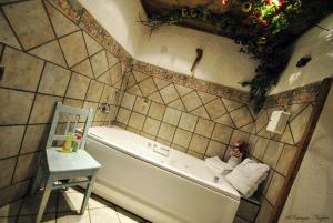 A bathroom at Pension Mirandola