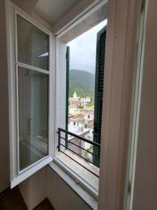 Vista general d'una muntanya o vistes d'una muntanya des de l'hostal o pensió