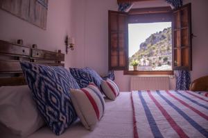 a bedroom with a bed with a view of a mountain at Hotel Casa de las Piedras in Grazalema