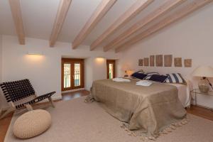 Postel nebo postele na pokoji v ubytování Villa Roser Vell by Sealand Villas + 33 fotografií