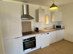 Кухня или мини-кухня в La Citadelle Appartements
