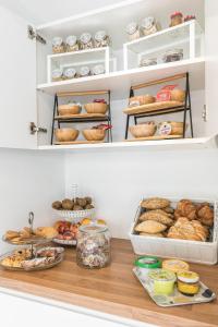 Jedlo v ubytovaní bed & breakfast alebo blízkom okolí