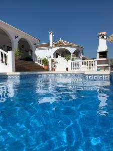 The swimming pool at or close to Villa Las Golondrinas