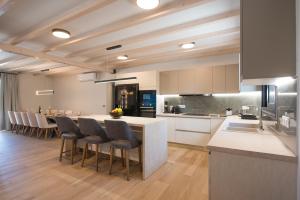 Kuchyň nebo kuchyňský kout v ubytování Villa Olia