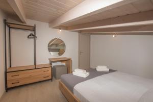 Postel nebo postele na pokoji v ubytování Villa Olia + 81 fotografií