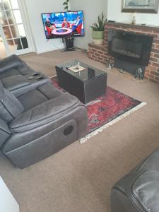 a living room with a couch and a tv at Smarty Angel in Bournemouth