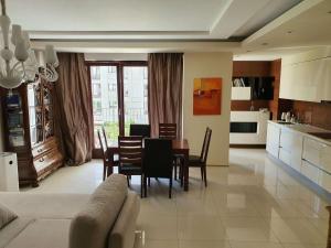 Kuchyň nebo kuchyňský kout v ubytování Nowoczesny Apartament 85m2 Muranów, Warszawa - Śródmieście