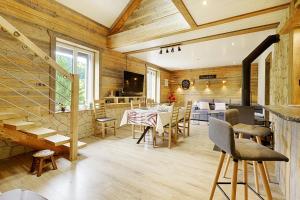 Posezení v ubytování Le Ptit Bonheur - avec vue montagne et terrasse + 6 fotografií