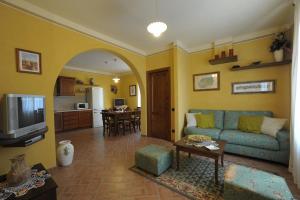 A television and/or entertainment centre at Gli Oleandri
