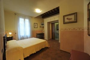 A bed or beds in a room at Gli Oleandri