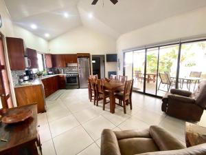 a kitchen and living room with a table and chairs at Casa Daniela, Cool and Cosy ! in Atenas