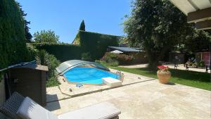Piscina de la sau aproape de Le Parc