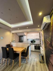 Köök või kööginurk majutusasutuses Holiday Home Zelena Oaza