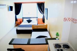 En eller flere senge i et værelse på Studio Apartment E19C Close To The Sea And Pool + 2 billeder