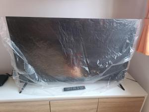 Televízia a/alebo spoločenská miestnosť v ubytovaní APARTMENT ORANGE FUERTEVENTURA