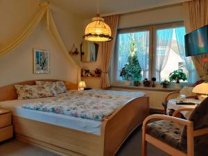 Tempat tidur dalam kamar di Landhaus Heide