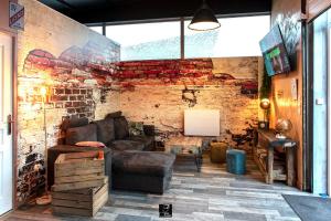 Posezení v ubytování Dormir à l'usine Loft industriel Atypique