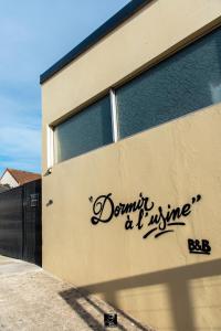 Fotografie z fotogalerie ubytování Dormir à l'usine Loft industriel Atypique v destinaci Saint-Quentin-Lamotte-Croix-au-Bailly