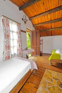 a bedroom with a bed and a window at Simurg Evleri Olympos in Olympos