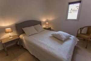 Säng eller sängar i ett rum på APPARTEMENT TERRASSE La Citadelle Appartements Saint Florent