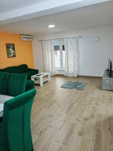 a living room with a couch and a table at Apartman Ema 1 in Valjevo +7 photos