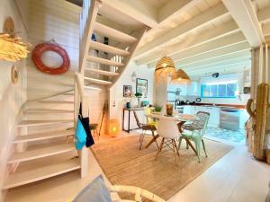 Posezení v ubytování La Maison Bleue + 29 fotografií