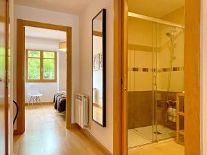 Koupelna v ubytování Apartamentos Puente La Reina + 44 fotografií