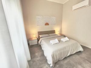 a bedroom with two beds with white sheets at KATUA Cozy Apartment - close to the downtown in Pavia