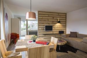 a living room with a table and a couch at Kuckucksnest Lenzkirch in Lenzkirch