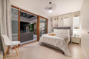 a bedroom with a bed and a sliding glass door at Lux White Rock Pool House Beachfront Resort like in Surrey +62 photos