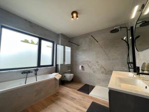 Koupelna v ubytování Boldermountain Guesthouse + 37 fotografií